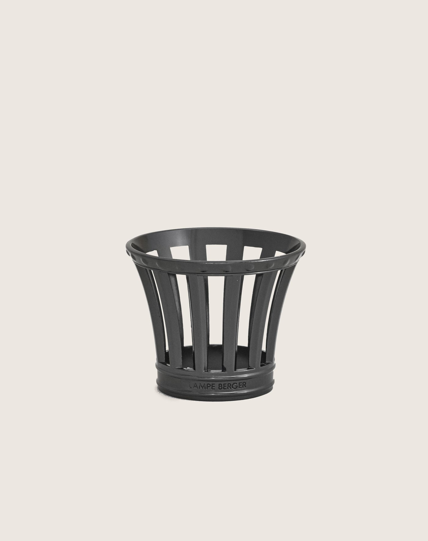 "Perle" metal mounting